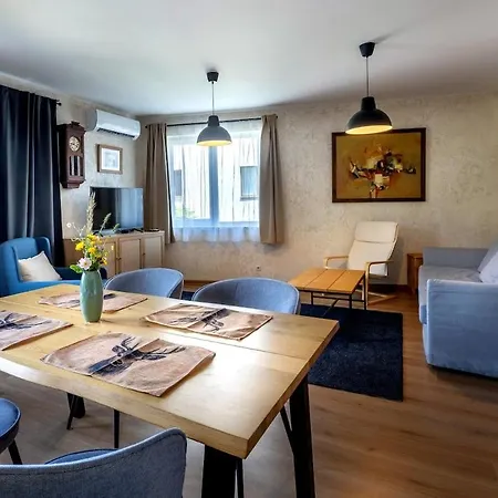 Ares Slopeside Apartment *